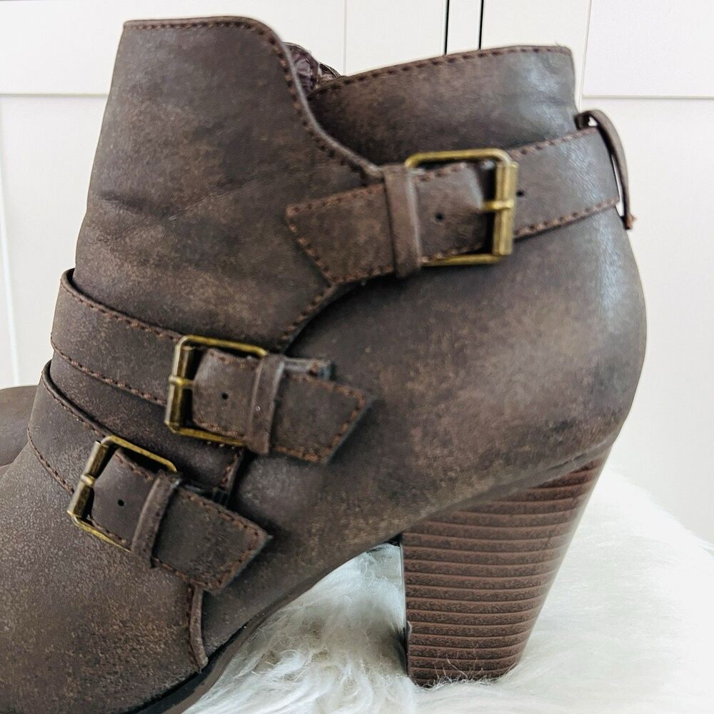 Forever Link Camila-64 Dusty Brown Chunky Heel Buckled Strap Ankle Booties Sz 10 - Picture 3 of 7